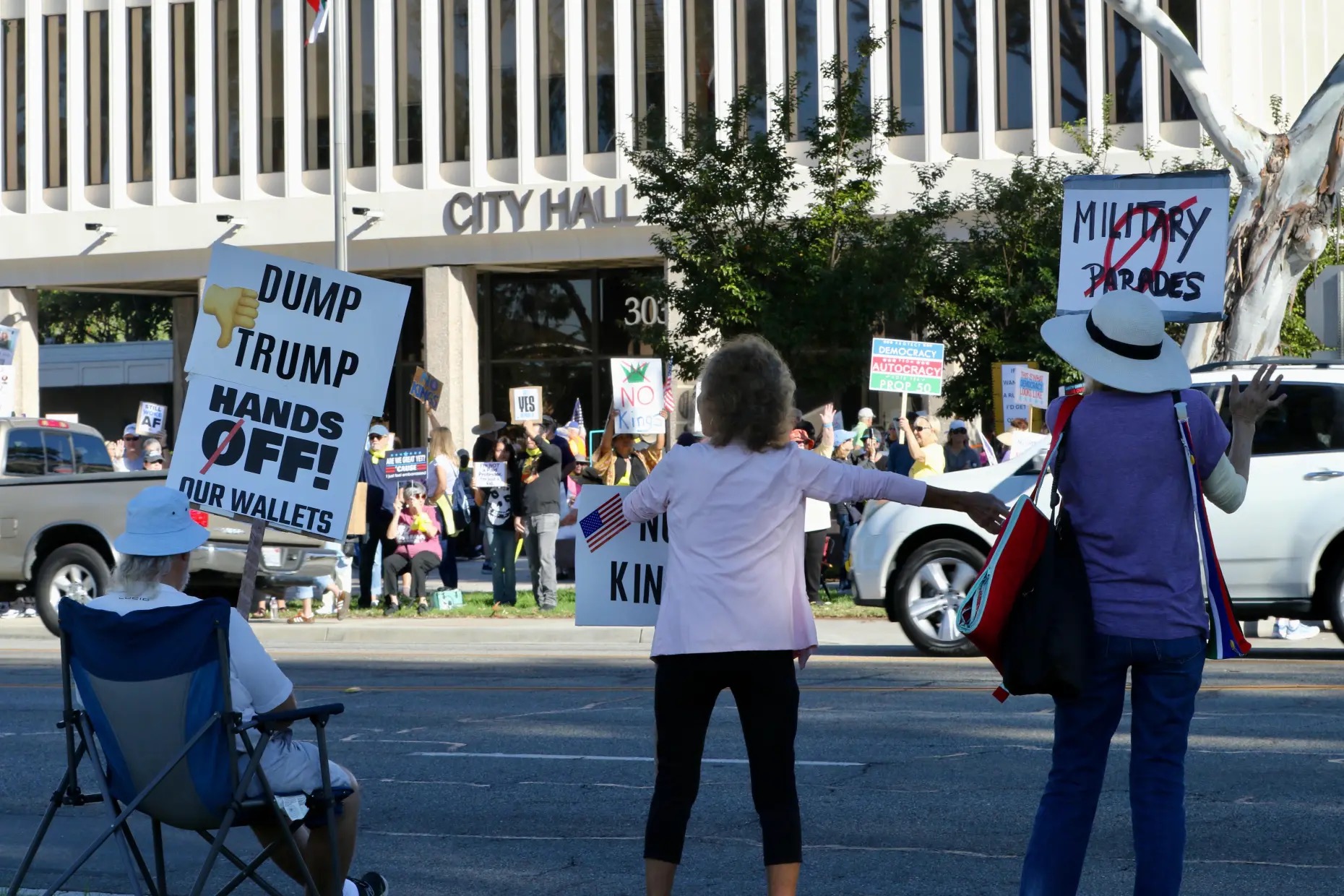 Dump Trump Dump Trump
